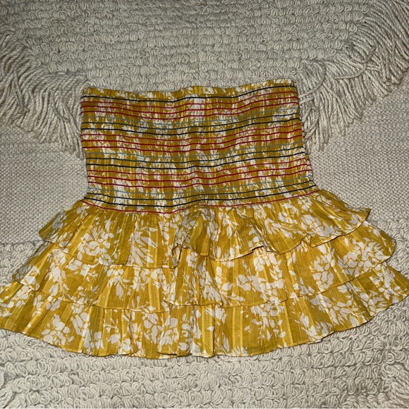 TULAROSA yellow / white floral smocked two-piece crop top and skirt set S / M - Picture 6 of 9
